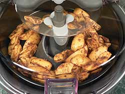 Brambory op�kan� s bylinkami a ko�en�m