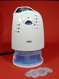 Kazetu odz�tkujte a vlo�te do z�kladny