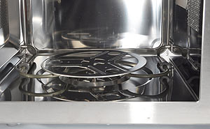 Zaj�mav� �e�en� spodn�ho oh�evu u mikrovlnn� trouby