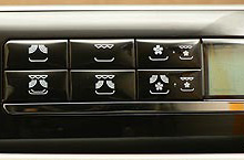 Vlevo najdete volby pro mikrovlny, Crisp tal��, gril, gril s mikrovlnami, hork� vzduch, hork� vzduch s grilem a mikrovlny s grilem