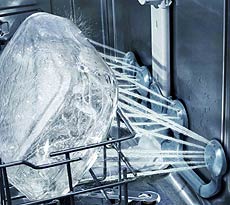 Tlakov� ost�ikov�n� pro vysokou ��innost p�i myt� velmi zne�i�t�n�ho n�dob�