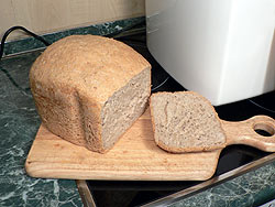 �erstv� chl�b z pek�rny Panasonic SD-255WXE