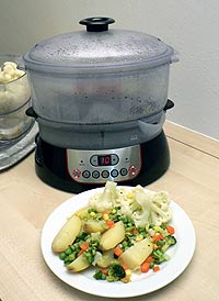 Kv�t�k, brambory i zelenina jsou hotov�, pol�vka se dova�uje