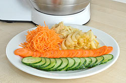 Krouha� se z�kladn�mi kotou�i zvl�dne p�ipravit 3 s�ly nudli�ek a 2 s�ly pl�tk�