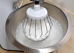 Robot Bosch MUM 52110 sn�h z b�lk�