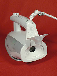 N�dr�ka na vodu je opat�ena z�tkou z pr�svitn�ho plastu