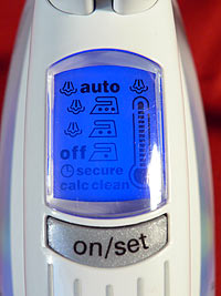 Po zapnut� se na dv� vte�iny zobraz� v�echny symboly displeje